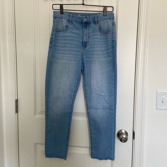EUC | No Boundaries junior’s light wash distressed hem jeans — size 11 - Picture 1 of 7
